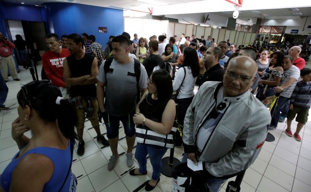 People stand in line at the Supreme Electoral Tribunal to receive a copy of their identification in order to be able to vote in the presidential election on Sunday in San Jose, Costa Rica, February 3, 2018. REUTERS/Juan Carlos Ulate