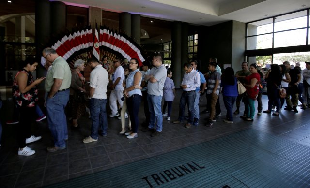 People stand in line at the Supreme Electoral Tribunal to receive a copy of their identification in order to be able to vote in the presidential election on Sunday in San Jose, Costa Rica, February 3, 2018. REUTERS/Juan Carlos Ulate