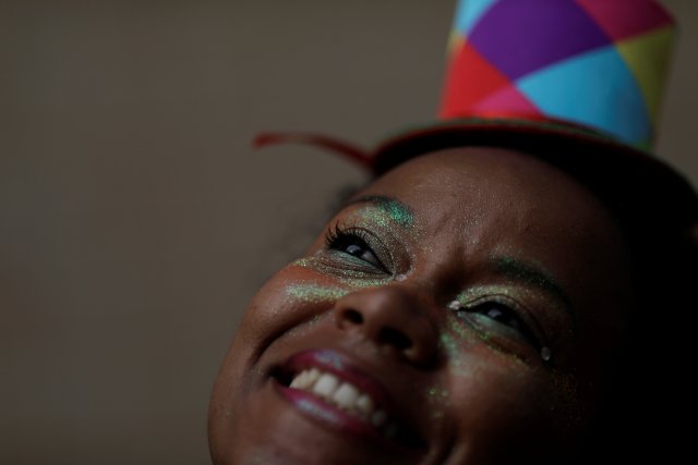 A reveller takes part in the annual block party Escravos da Maua as part of pre-carnival festivities in Rio de Janeiro, Brazil, February 4, 2018. Picture taken February 4, 2018. REUTERS/Ricardo Moraes
