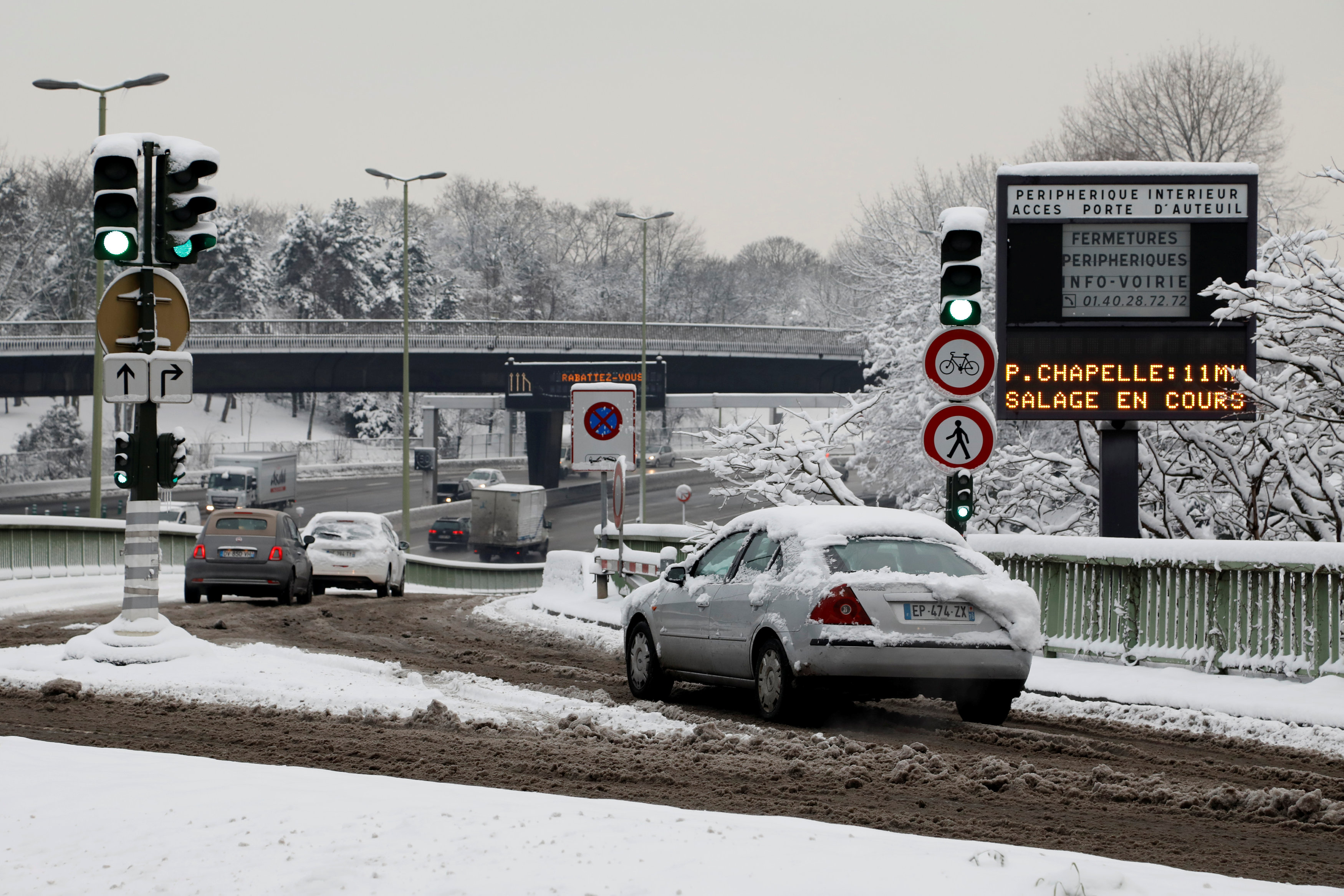 Las nevadas provocan caos en los transportes de la región de París (Fotos)