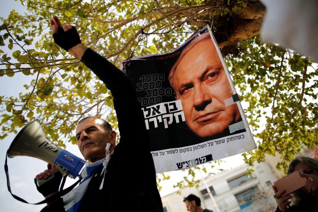 Judios portestan contra primer ministro Benjamin Netanyahu en Tel Aviv, Israel Febrero 16, 2018. REUTERS/Amir Cohen