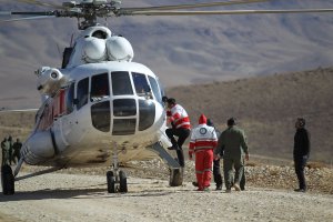 Los equipos de rescate se dirigen a la zona del accidente aéreo en Irán