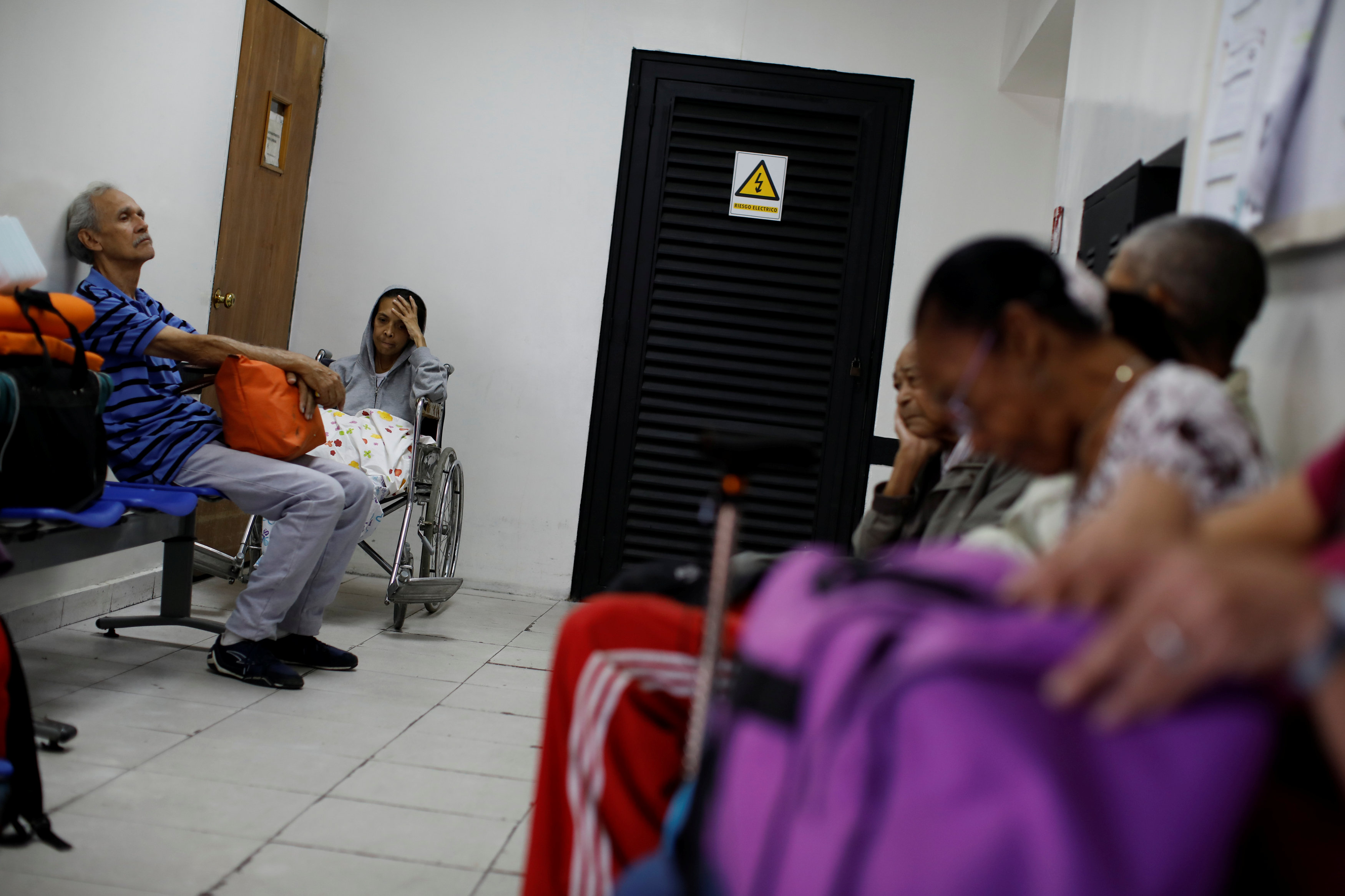 Pacientes renales en Puerto Ordaz denuncian parálisis de unidad de diálisis por falta de mantenimiento
