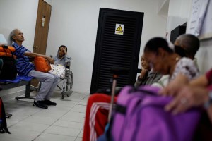 Más de 10.000 pacientes renales peligran tras tercer día de apagón