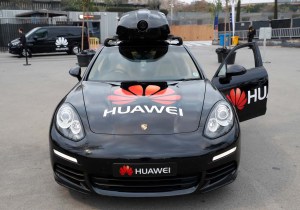 Huawei presenta un vehículo conducido por un teléfono inteligente (Fotos)