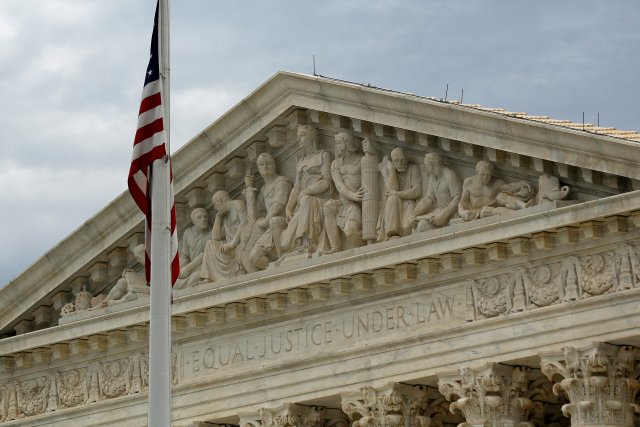 FILE PHOTO: Una vista del edificio de la Corte Suprema de EE. UU. Se ve en Washington, DC, EE. UU., 13 de octubre de 2015. REUTERS / Jonathan Ernst / File Photo