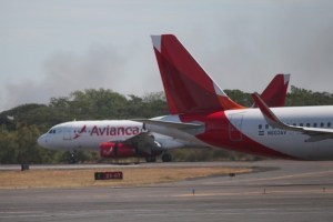 Avianca despide a 44 pilotos por paro en Colombia
