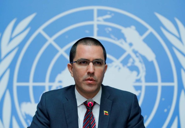 El Ministro de Relaciones Exteriores de Venezuela, Jorge Arreaza, asiste a una conferencia de prensa durante el Consejo de Derechos Humanos en las Naciones Unidas en Ginebra, Suiza, el 27 de febrero de 2018. REUTERS / Denis Balibouse