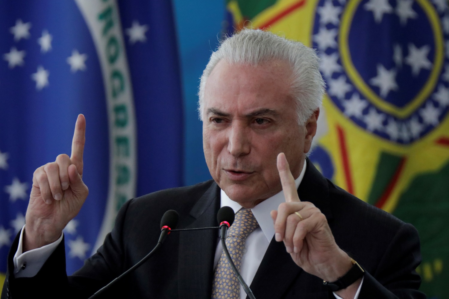 Temer dice que sería una cobardía no presentarse a las elecciones en Brasil