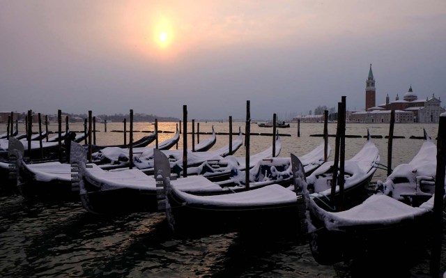 Snow covered gondola's are seen near St.Mark square in Venice lagoon, Italy, February 28, 2018. REUTERS/Manuel Silvestri