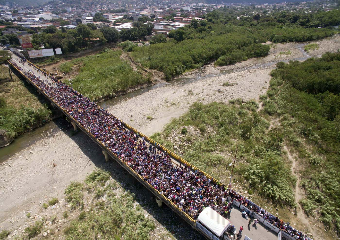 Santos dice que migración de venezolanos es el problema más serio de Colombia
