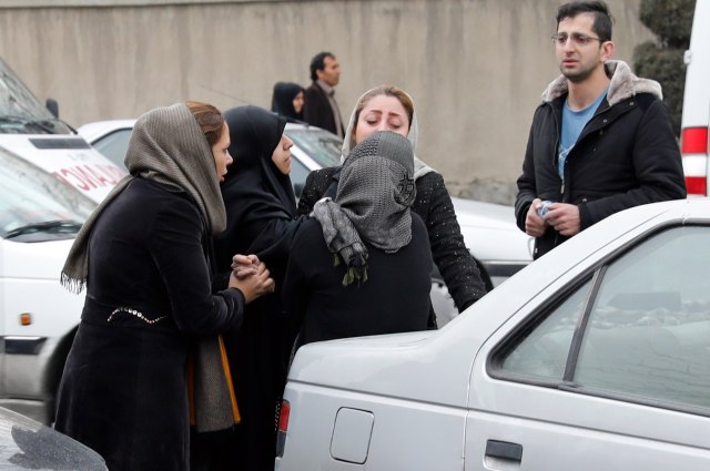 ABD09. Tehran (Iran (islamic Republic Of)), 18/02/2018.- Relatives of passengers of an Iran Aseman Airline flight react while gathering around a mosque at the Mehr-Abad airport in Tehran, Iran, 18 February 2018. Media reported that a plane of Aseman Air crashed with around 60 passengers near Semirom, around the city of Isfahan. Reportedly all passengers are feared dead when the plane crashed in a mountainous region on its way from Tehran to Yassuj in South western Iran. (Teherán) EFE/EPA/ABEDIN TAHERKENAREH
