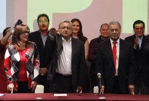 López Obrador dice que no sigue a Chávez ni a Trump