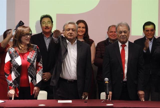 Candidato mexicano López Obrador sigue los pasos de la Constituyente de Maduro