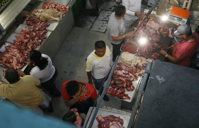 Ministro de alimentación promete plan de abastecimiento de 50 mil kilos de carne en mercados municipales