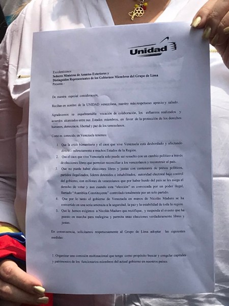 Además de mostrar agradecimiento por tratar la crisis venezolana, en el documento solicitan al Grupo de Lima establezca sanciones a funcionarios del actual gobierno y la apertura de un canal humanitario