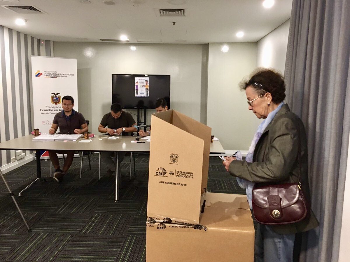 Ecuatorianos en Australia comienzan a votar en referéndum y consulta popular