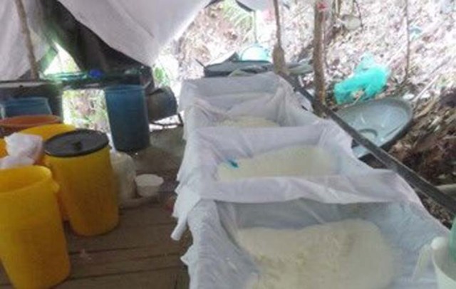 El ministro de Interior y Justicia de Venezuela, Néstor Reverol, informó que fue incautado un campamento con siete laboratorios para el procesamiento de cocaína (Foto: Néstor Luis Reverol ? @NestorReverol)
