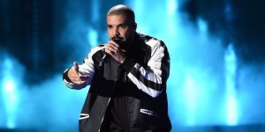 Drake abandona el escenario después de recibir abucheos del público