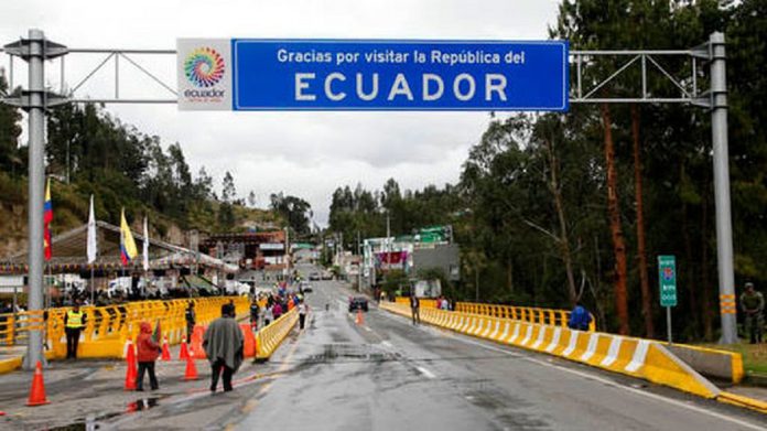 Entre tres mil y cinco mil venezolanos cruzan a diario la frontera de Colombia hacia Ecuador