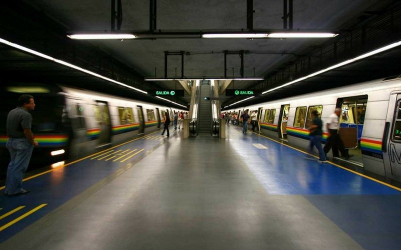 Reportan fuerte retraso en la Línea 2 del Metro de Caracas este #21Feb
