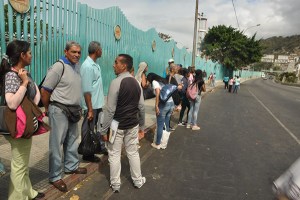 Autobuses de la Caracas-La  Guaira no salieron a trabajar este #20Feb