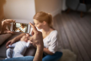 ¡Alerta! Estos son los riesgos de compartir fotos de tus hijos en redes sociales
