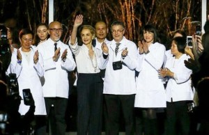 Carolina Herrera dice adiós con elegante gesto triunfal