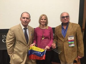 Médico venezolana gana premio científico en Las Vegas