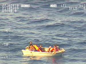 Suspenden búsqueda aérea de supervivientes del ferry desaparecido en el Pacífico