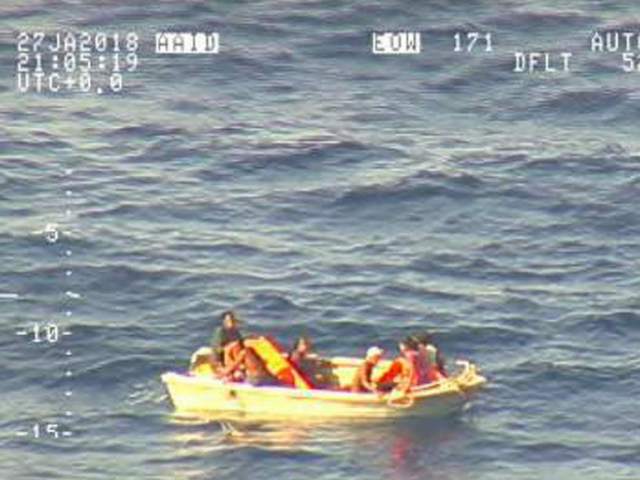 La embarcación de unos 5 metros con los supervivientes - AFP