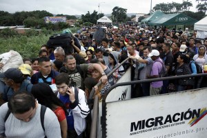 Colombia instalará puertas con lectores para control migratorio en la frontera con Venezuela