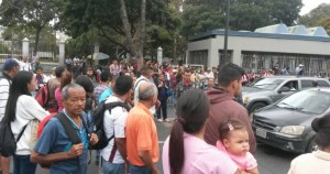 Protestan en Gato Negro por alza de pasajes en vía Caracas-La Guaira (Fotos)