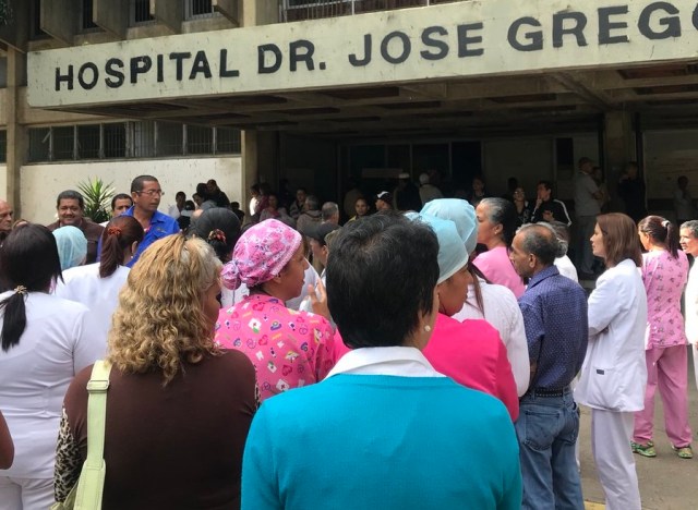 Trabajadores del Hospital de los Magallanes de Catia // Foto @wfloresvp