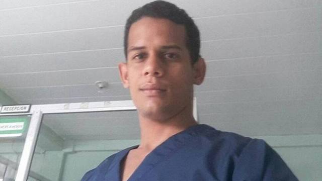 El doctor Misael Hernández en una clínica en Venezuela. Cortesía