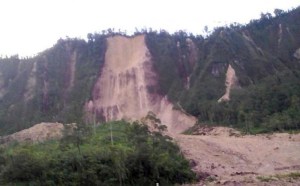 Al menos 31 muertos y 300 heridos en Papúa Nueva Guinea por terremotos