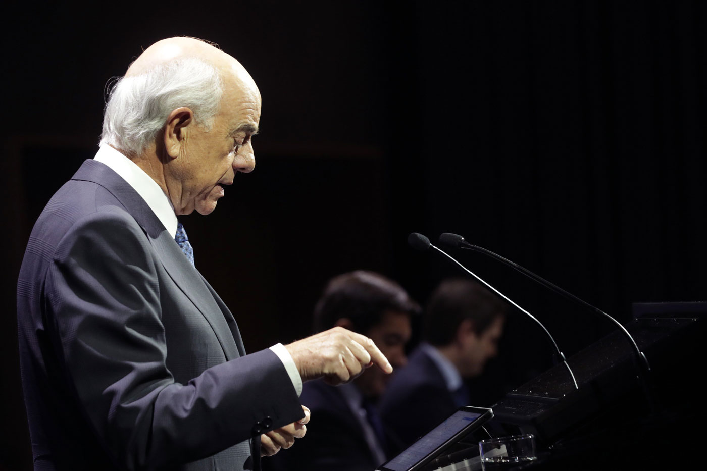Juez español imputa al expresidente de banco Bbva, Francisco González