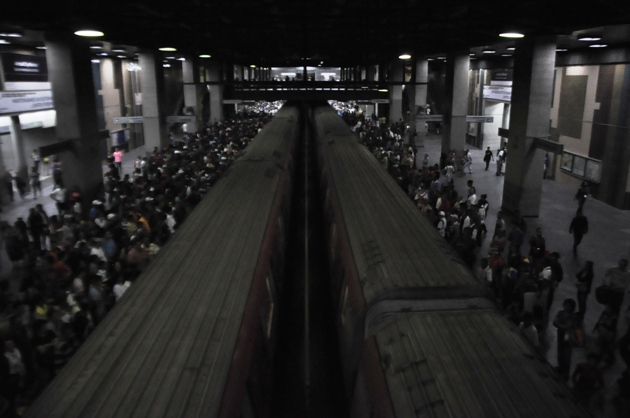 Ninguna línea del Metro de Caracas presta servicio comercial por falla de energía eléctrica