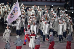 Deportistas rusos desfilaron en Juegos de Invierno en Pyeongchang sin bandera