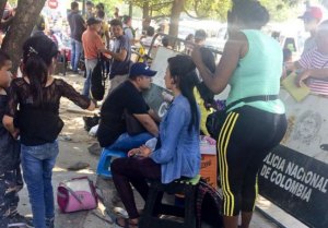 La historia de una venezolana que vende su pelo para comprar pañales