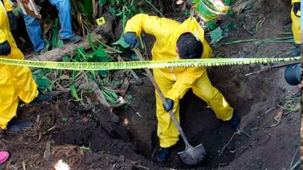 Desde septiembre la Fiscalía General de Nayarit (FGE) contabilizó 57 cuerpos encontrados en fosas clandestinas. | Foto: AP