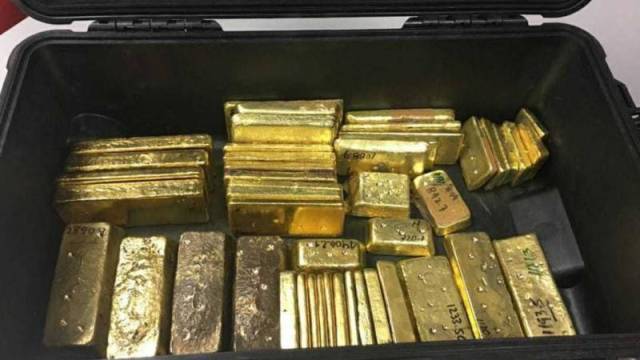 Detienen a venezolano en Aruba cuando pretendía transportar 50 kilos de oro a Holanda (Foto extraída de nos.nl)