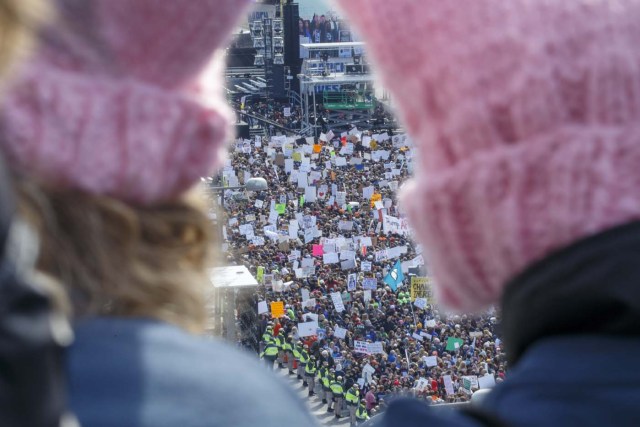 The crowd at the March for Our Lives Rally as seen from the roof of the Newseum in Washington, DC on March 24, 2018. Galvanized by a massacre at a Florida high school, hundreds of thousands of Americans are expected to take to the streets in cities across the United States on Saturday in the biggest protest for gun control in a generation. / AFP PHOTO / Alex Edelman