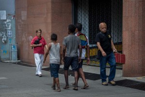 Hambre, maltrato y abandono: los niños que luchan por su vida en las calles de Venezuela