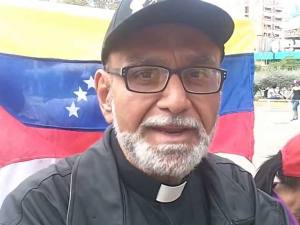 Padre José Palmar dice que fin del régimen está cerca con descontento militar