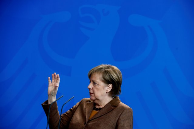 La canciller Angela Merkel se dirige a una conferencia de prensa en la Cancillería de Berlín, Alemania, el 28 de febrero de 2018. REUTERS / Hannibal Hanschke