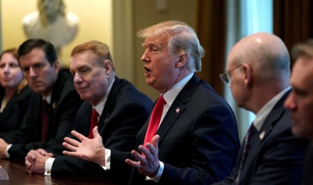 El presidente de Estados Unidos, Donald Trump, en una reunión para debatir aranceles para importación de acero y aluminio en la Casa Blanca en Washington, mar 1, 2018. REUTERS/Kevin Lamarque