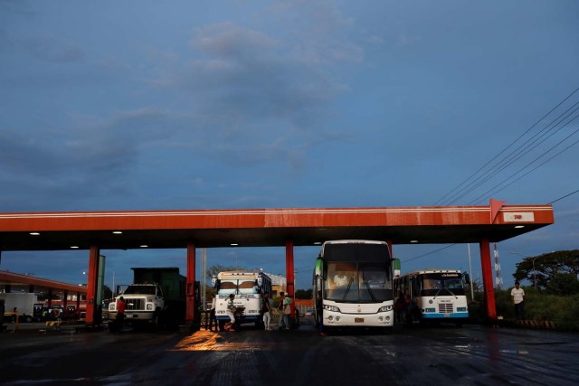 A bus from the Rutas de America (2nd R) company stops to fill its tank next to other buses at a gas station in Tocuyito, Venezuela, November 7, 2017. REUTERS/Carlos Garcia Rawlins SEARCH "RAWLINS BUS" FOR THIS STORY. SEARCH "WIDER IMAGE" FOR ALL STORIES.