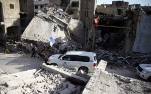 Un convoy humanitario ingresa en el enclave rebelde sirio de Guta Oriental