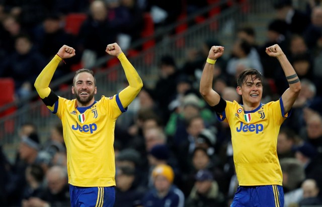 El delantero de la Juventus Paulo Dybala celebra con Gonzalo Higuaín el miércoles tras marcar el segundo gol ante Tottenham. Mar 7, 2018     REUTERS/Eddie Keogh    Soccer Football - Champions League Round of 16 Second Leg - Tottenham Hotspur vs Juventus - Wembley Stadium, London, Britain - March 7, 2018   Juventus’ Paulo Dybala celebrates scoring their second goal with Gonzalo Higuain    REUTERS/Eddie Keogh     TPX IMAGES OF THE DAY